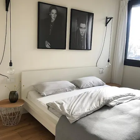 Constance Lakeside Apartman
